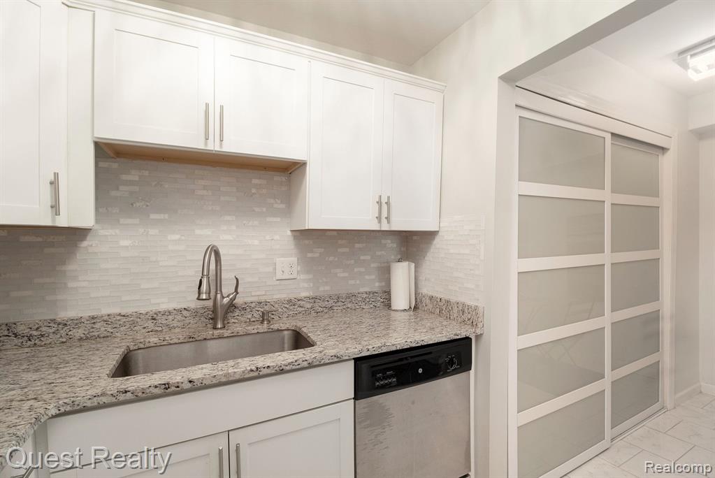 4905 CROOKS Road, B2, Royal Oak, MI 48073 — Photo 8