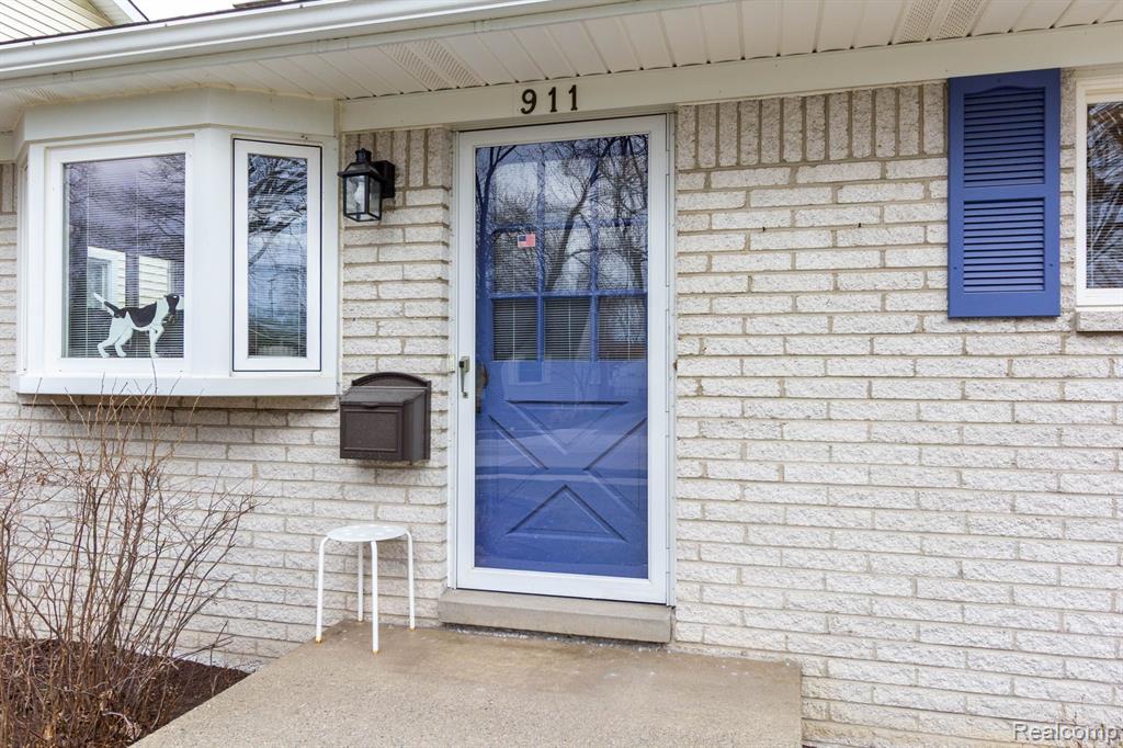 911 MAYFIELD Drive, Royal Oak, MI 48067 — Photo 4