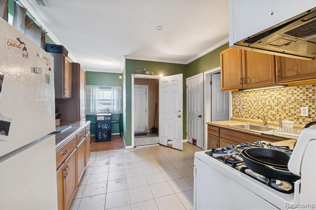 11609 Saint Aubin Street, Hamtramck, MI 48212 — Photo 14