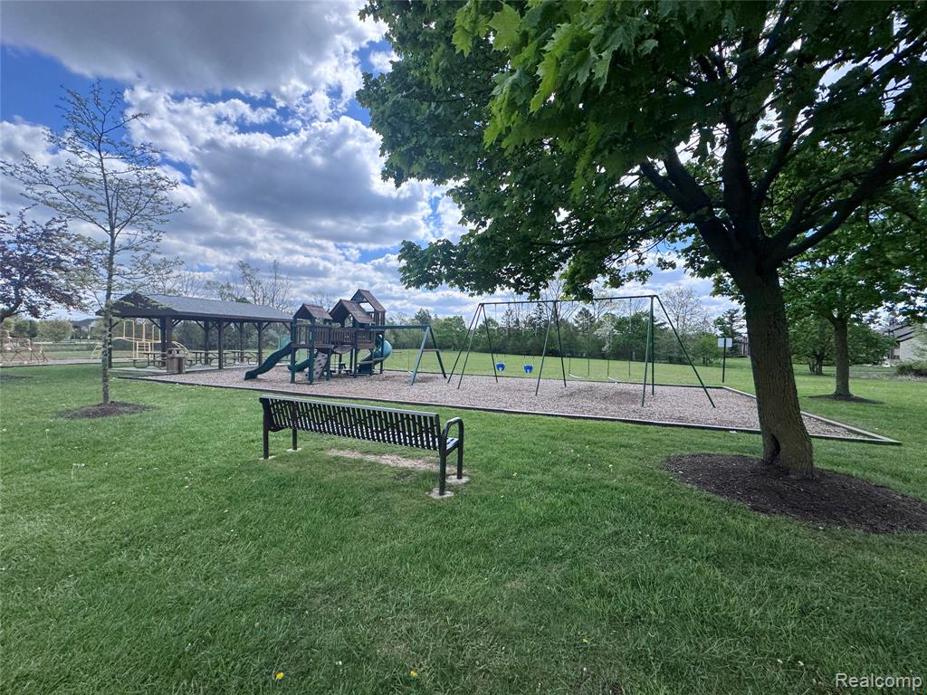 5203 Forestdale Court, West Bloomfield, MI — Photo 45