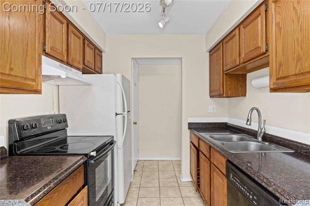8136 Busko, Warren, MI 48093 — Photo 15