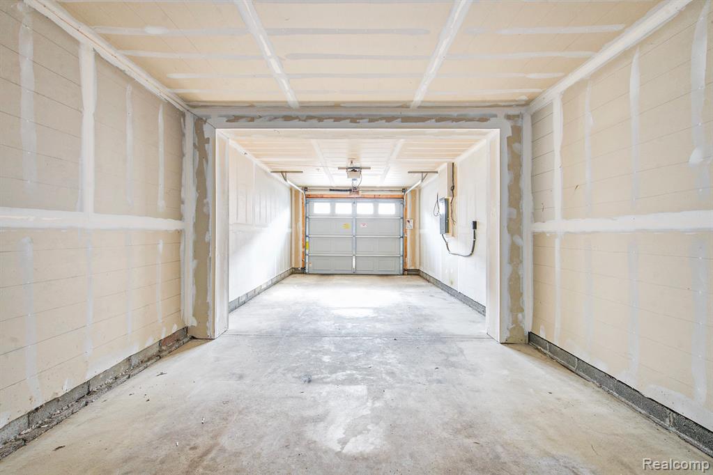 226 W OAKBROOK Drive, Ann Arbor, MI 48103 — Photo 31