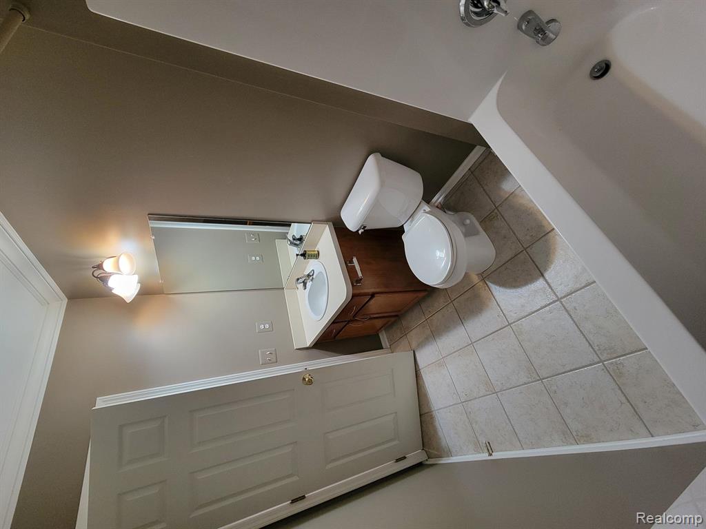 5894 Augusta Lane, Grand Blanc, MI 48439 — Photo 17