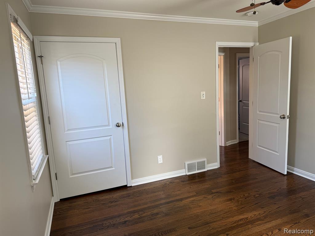 800 CAMBRIDGE Road, Berkley, MI 48072 — Photo 12