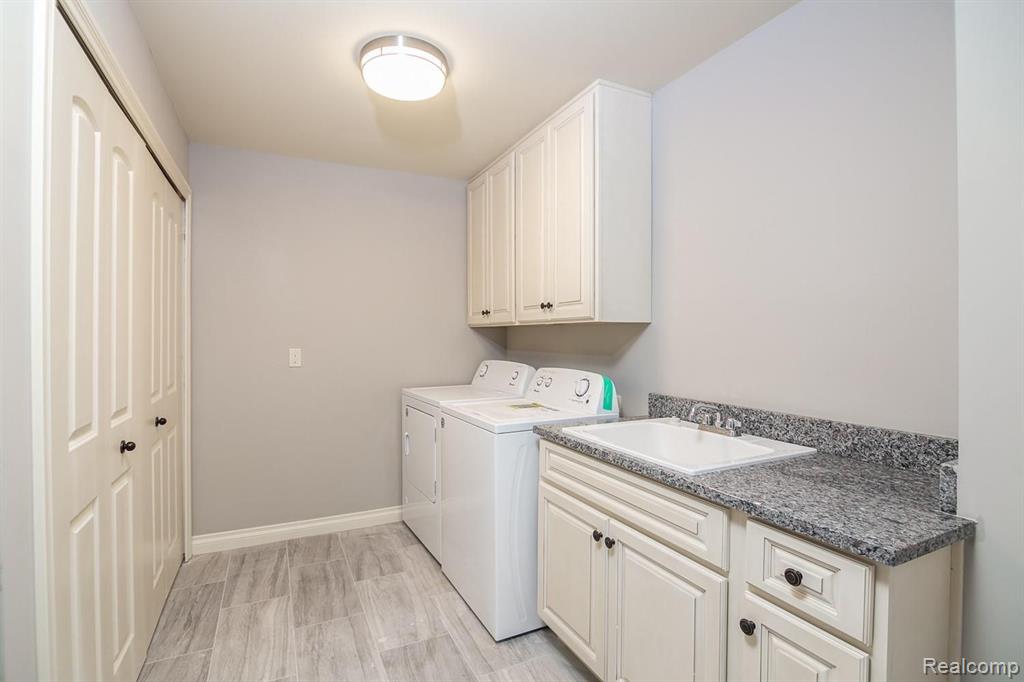 53438 CHAMPLAIN Street, Macomb, MI 48042 — Photo 11
