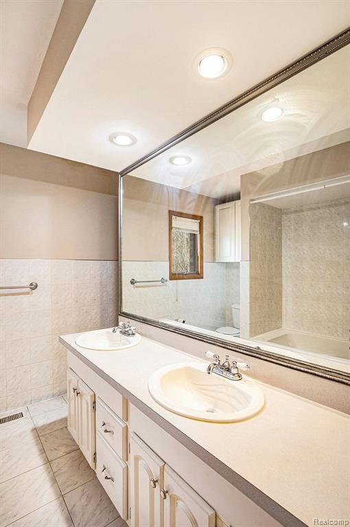 6126 N BELSAY Road, Flint, MI 48506 — Photo 14