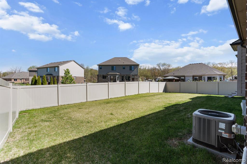 49626 MANISTEE Drive, Chesterfield, MI 48047 — Photo 36
