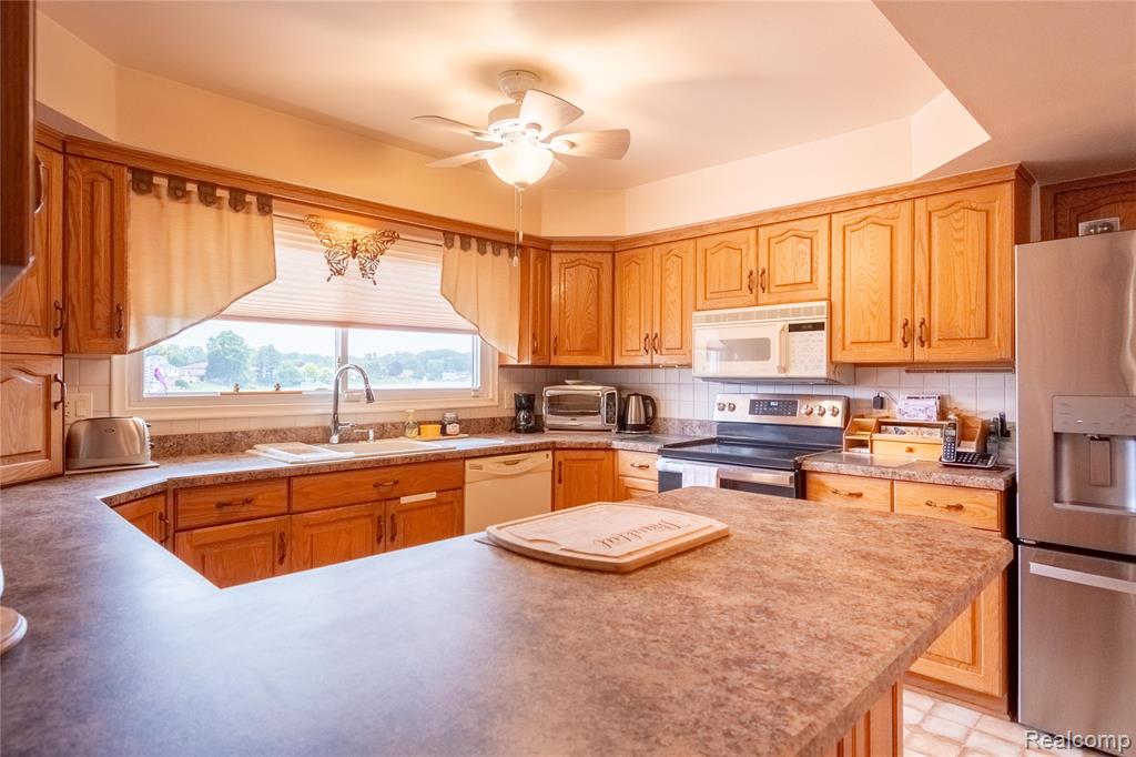 54810 Blue Cloud Drive, Shelby Twp, MI 48315 — Photo 16