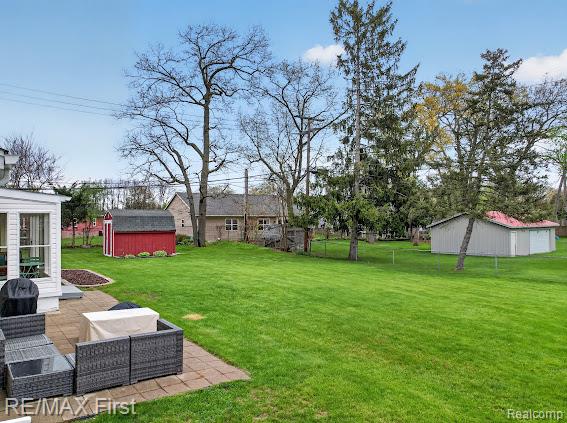 3740 Clintonville Road, Waterford, MI 48329 — Photo 3