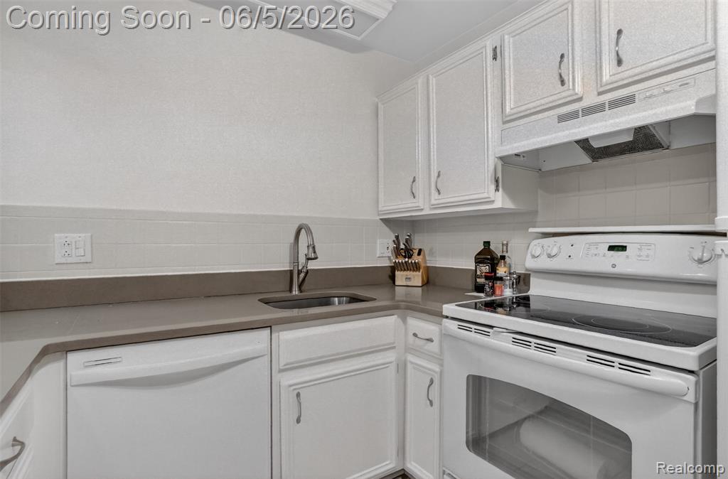 2425 Mulberry Square, 42, Bloomfield Hills, MI 48302 — Photo 12