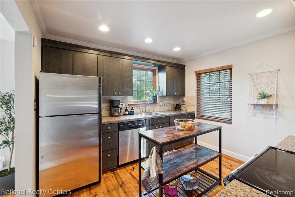 913 ORCHARD GROVE Drive, Royal Oak, MI 48067 — Photo 9