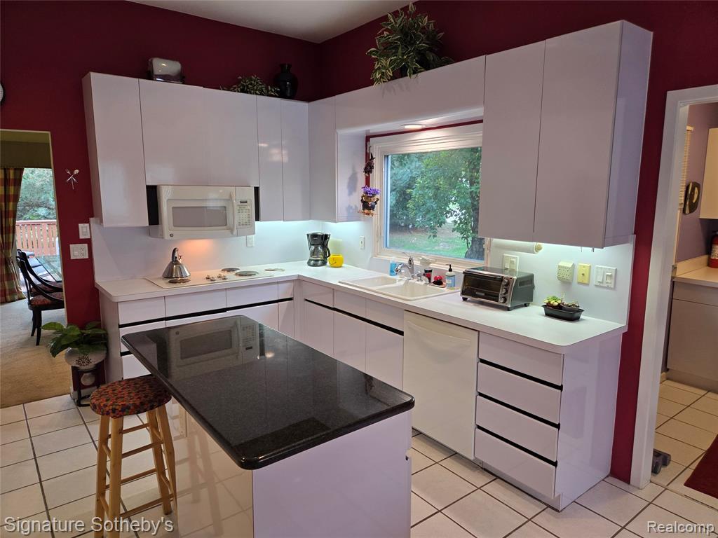 5274 Simpson Lake Road, West Bloomfield, MI 48323 — Photo 15