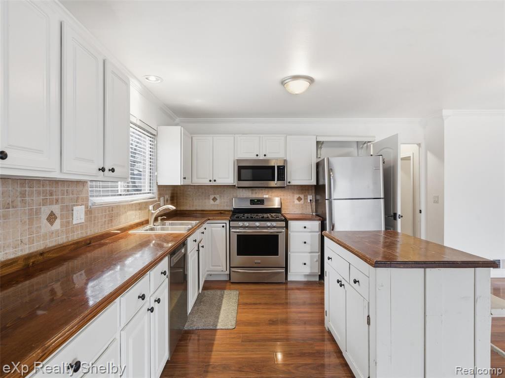 41670 Amberly Drive, Clinton Twp, MI 48038 — Photo 14