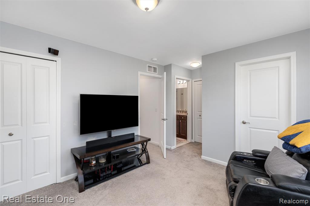 260 Center Boulevard, Wixom, MI 48393 — Photo 15