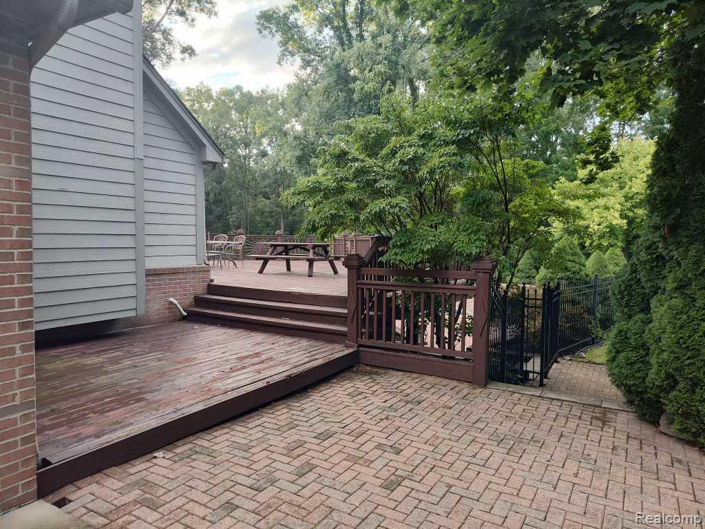 1339 Pond Bluff Way, Brighton, MI 48114 — Photo 10