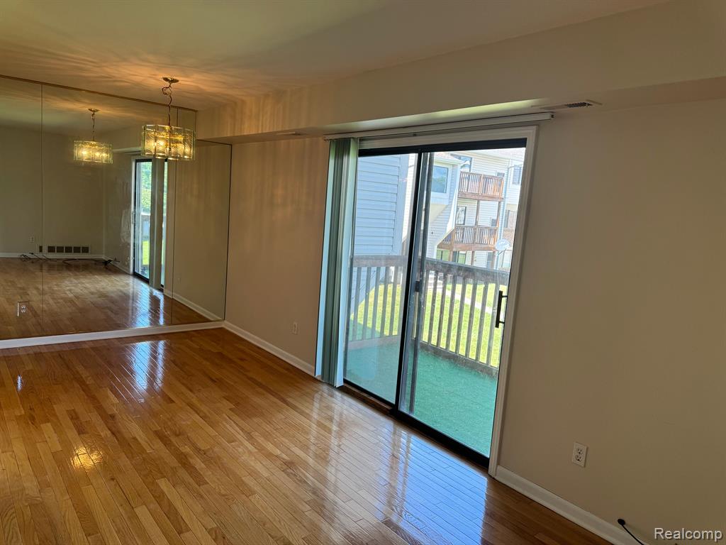 30060 W 12 MILE Road, 89, Farmington Hills, MI 48334 — Photo 4
