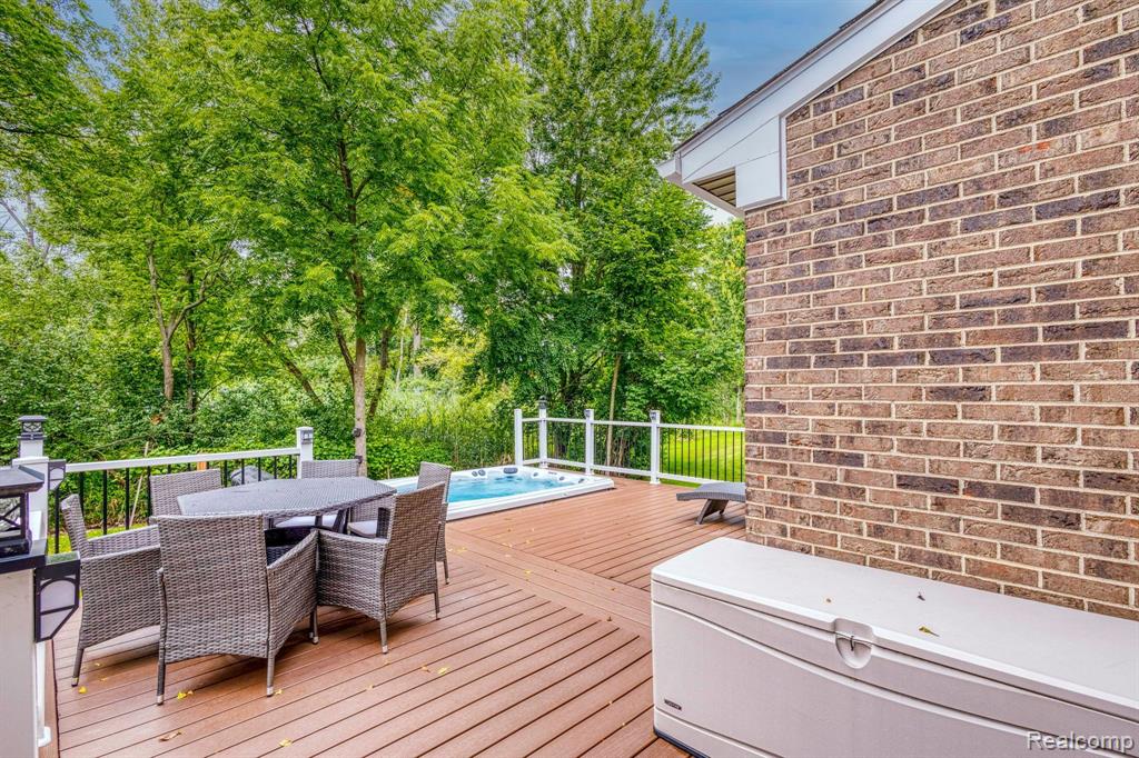 7464 WESTBURY Boulevard, West Bloomfield, MI — Photo 47