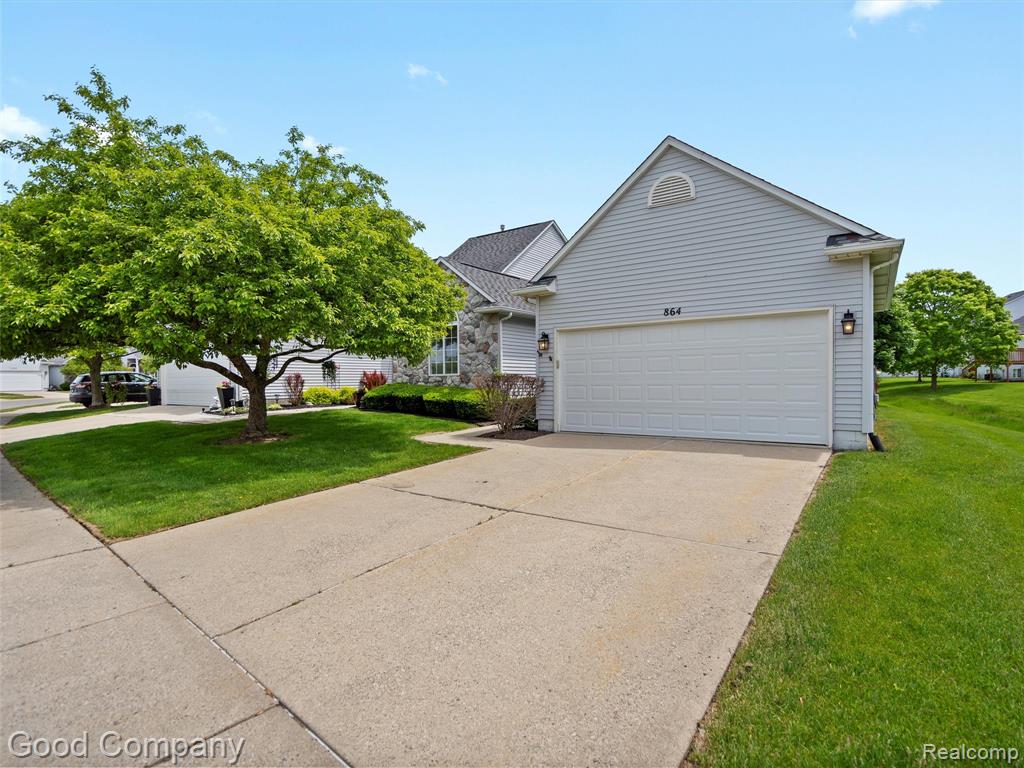 864 Challenging Trail, South Lyon, MI 48178 — Photo 2