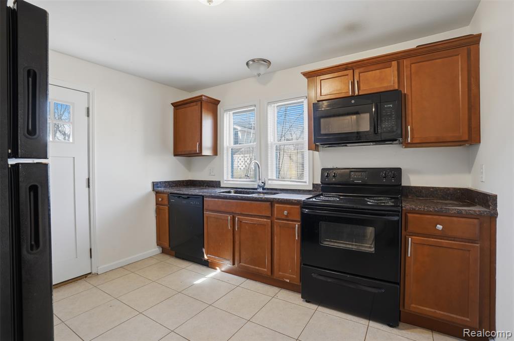 114 Waterly Avenue, Waterford, MI 48328 — Photo 8
