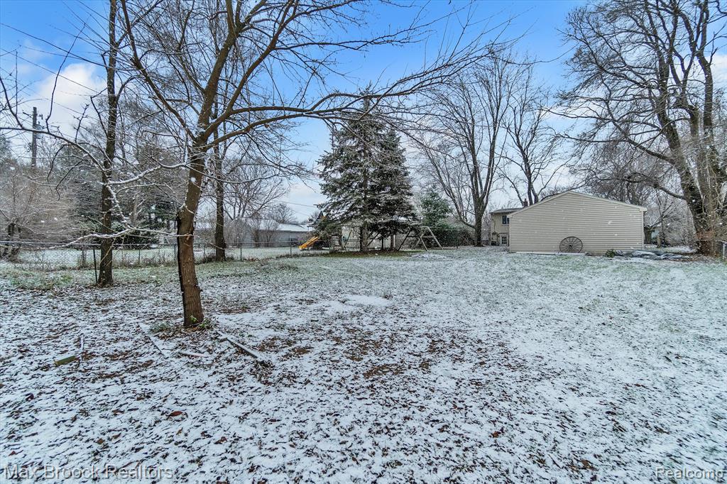 978 PANORAMA Drive, Milford, MI 48381 — Photo 27