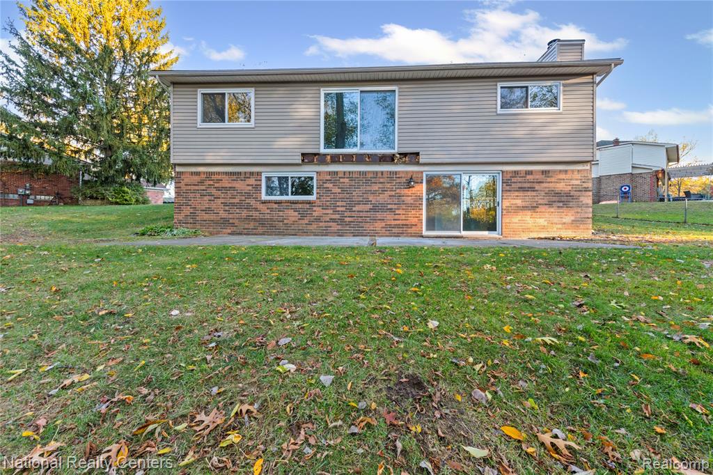 5501 Fox Chase Lane, Clarkston, MI — Photo 3