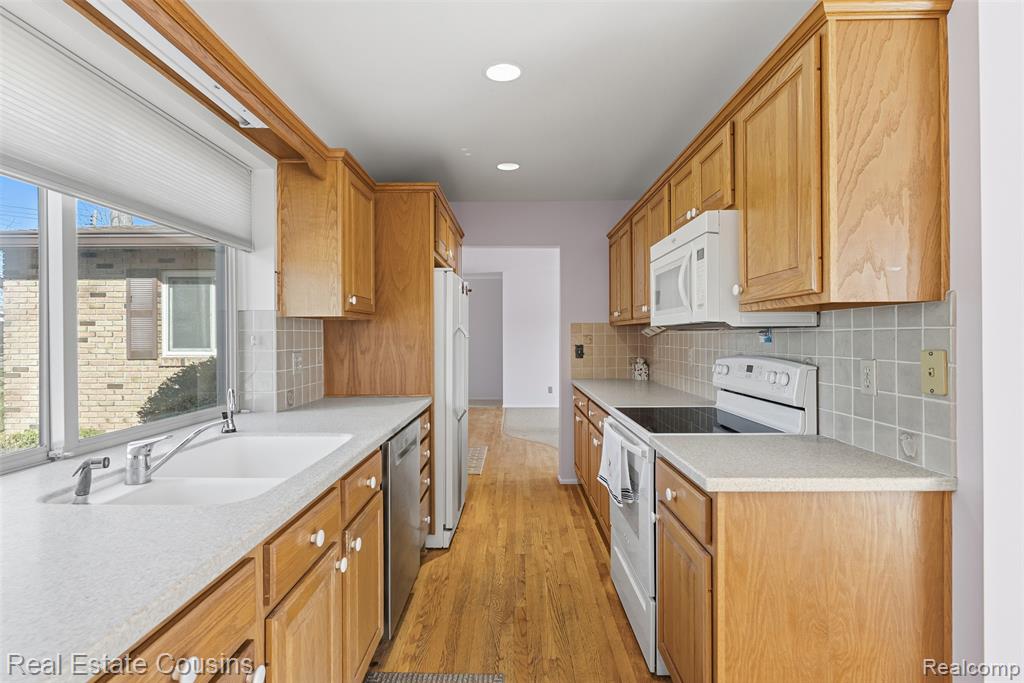 8028 Ore Knob Drive, Fenton, MI 48430 — Photo 16
