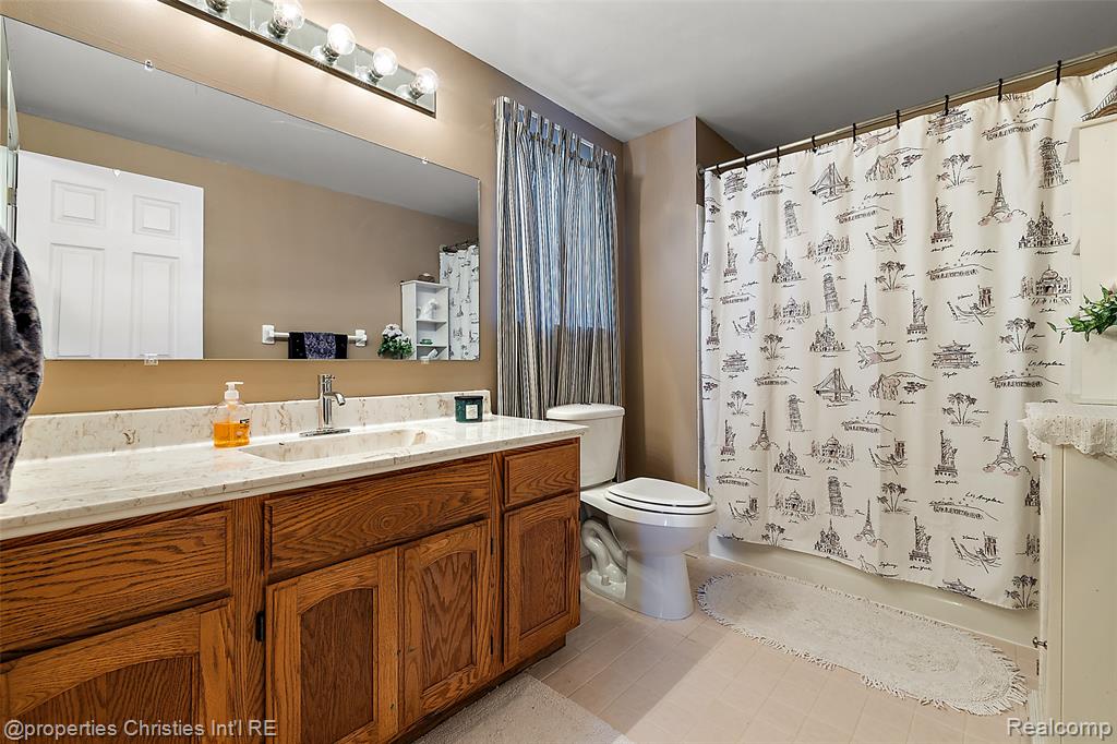 742 Feather Court, South Lyon, MI 48178 — Photo 18
