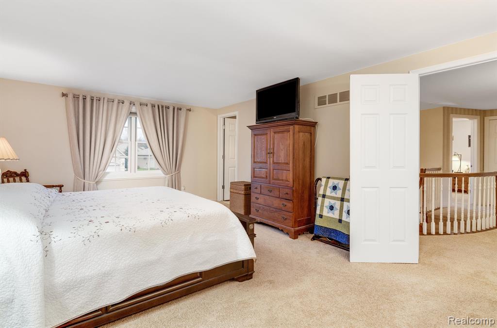682 Heritage Lane S, Rochester Hills, MI 48309 — Photo 36