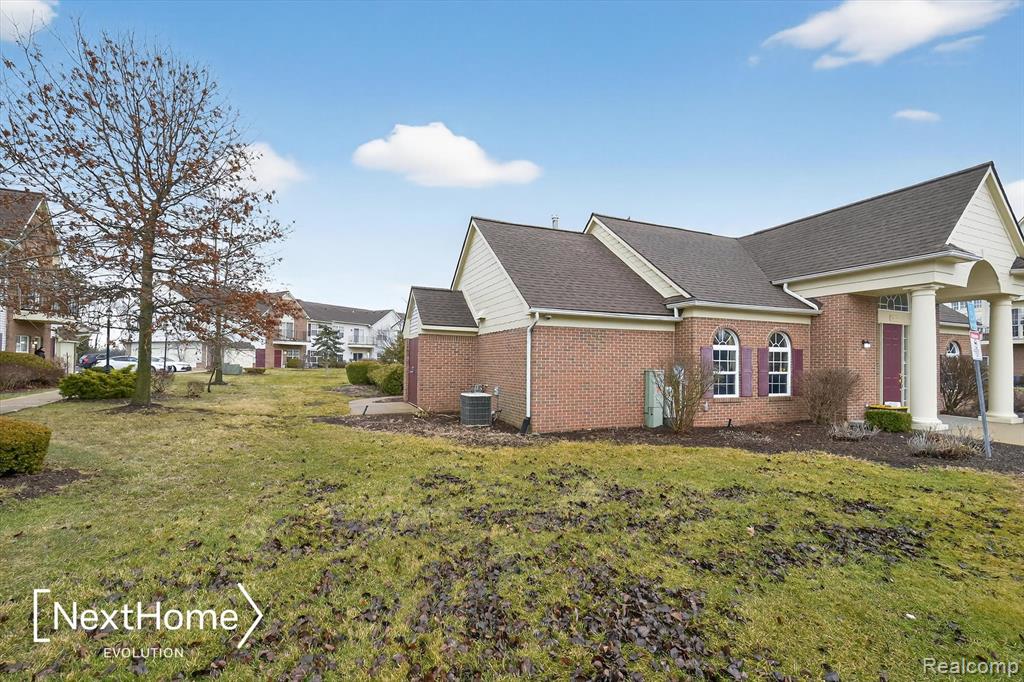 9627 Lakeside Drive, Ypsilanti, MI 48197 — Photo 33