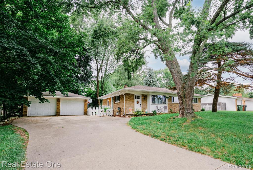 52471 Ihla Street, Shelby Twp, MI 48316 — Photo 2