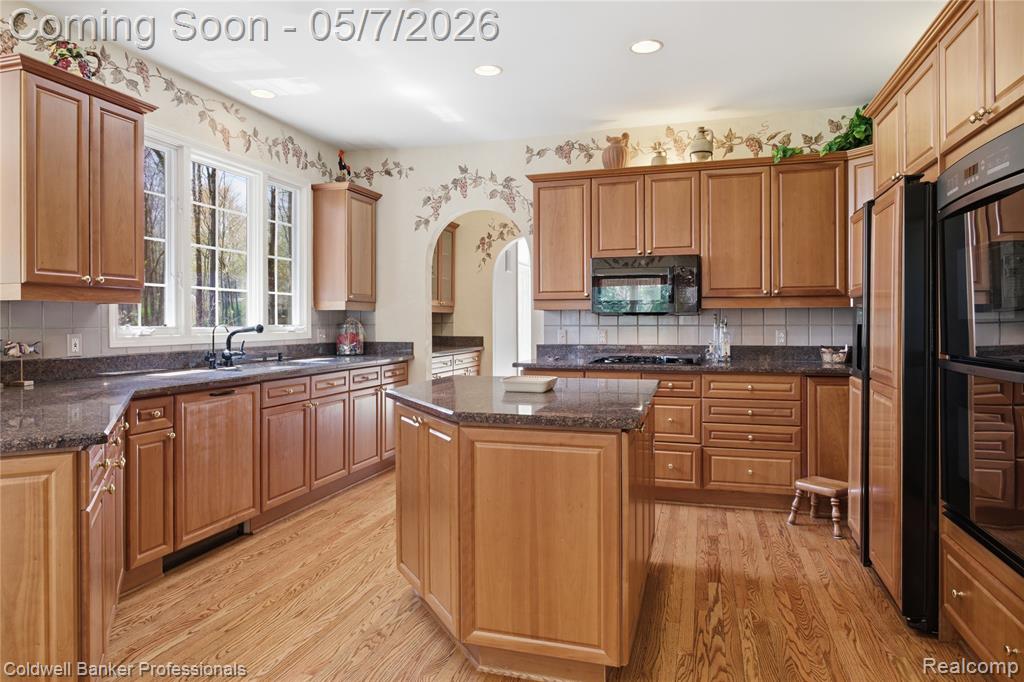 7520 Mistwood Drive, White Lake, MI 48383 — Photo 22