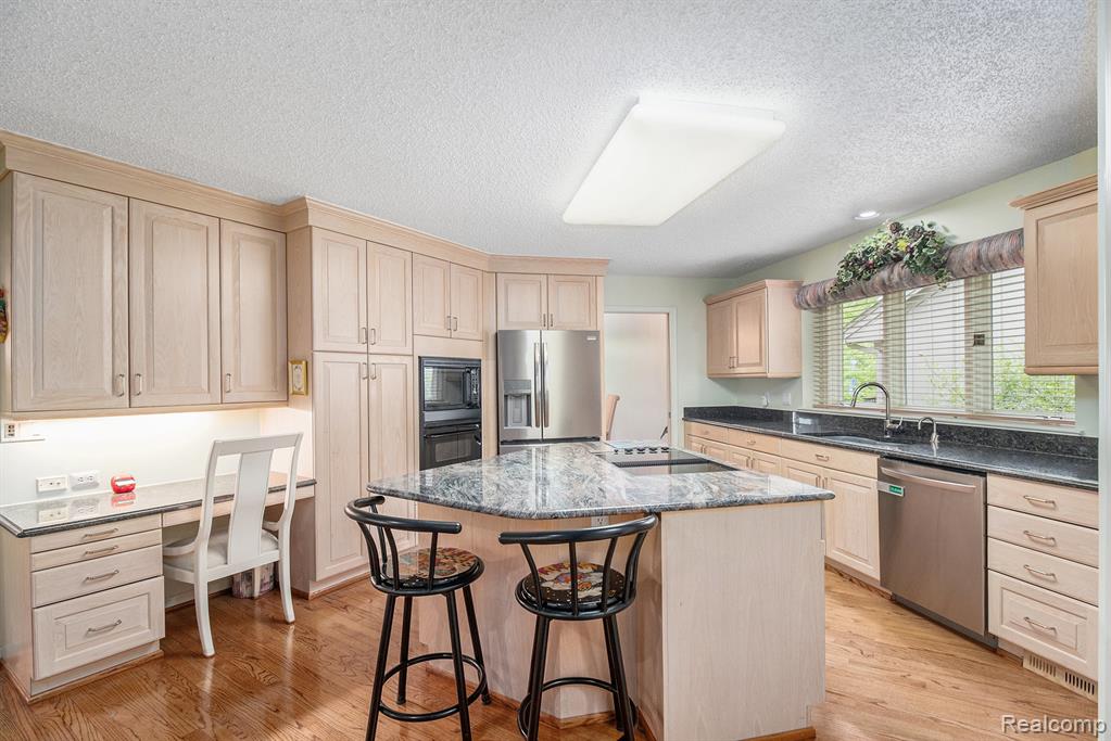 4825 Mirror Lake Drive, West Bloomfield, MI 48323 — Photo 11
