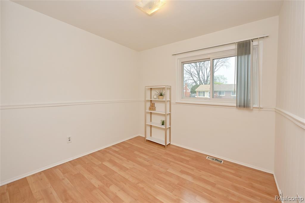 27807 Delton Street, Madison Heights, MI 48071 — Photo 17