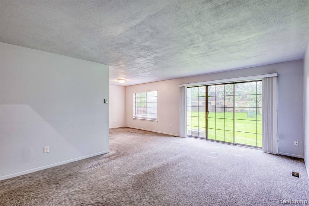 26188 SUMMERDALE Drive, Southfield, MI 48033 — Photo 8
