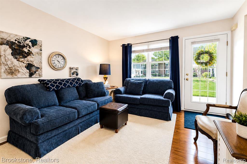 45745 Kensington, Utica, MI 48317 — Photo 3