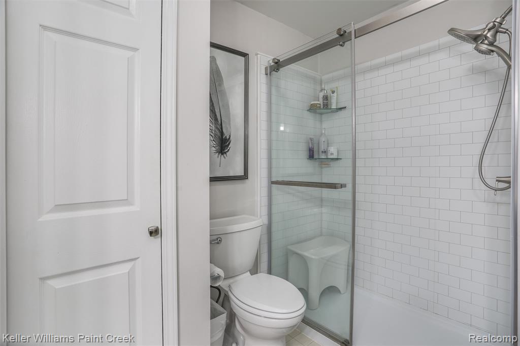 7617 Woodview Drive, 48, Waterford, MI 48327 — Photo 16