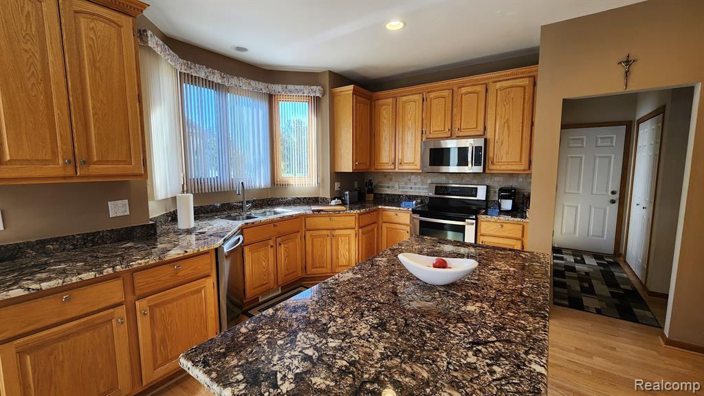 49828 SHELBY CREEK Drive, Shelby Twp, MI 48317 — Photo 24