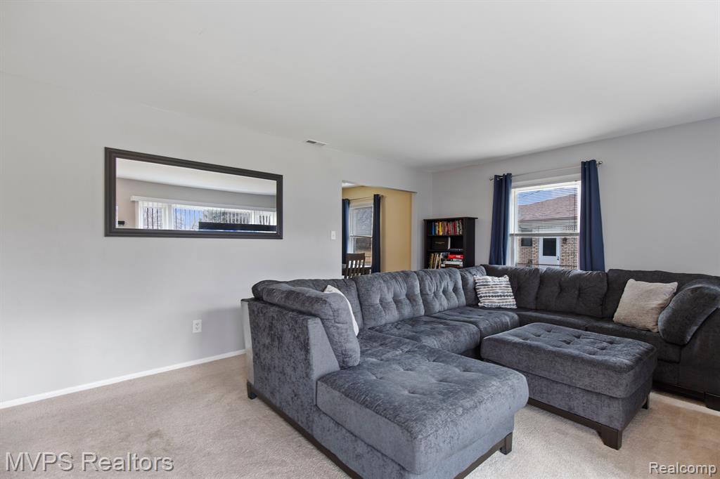 5503 NORTHLAWN Drive, Sterling Heights, MI 48310 — Photo 4
