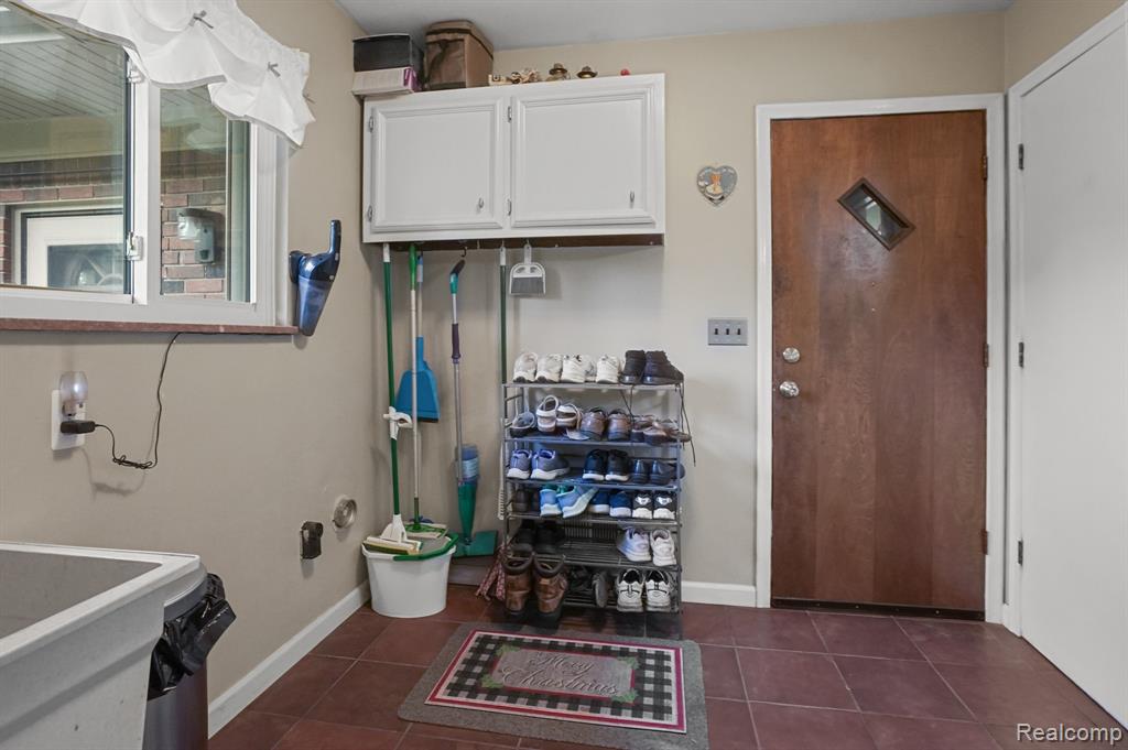 6989 Fredmoor Drive, Troy, MI 48098 — Photo 22