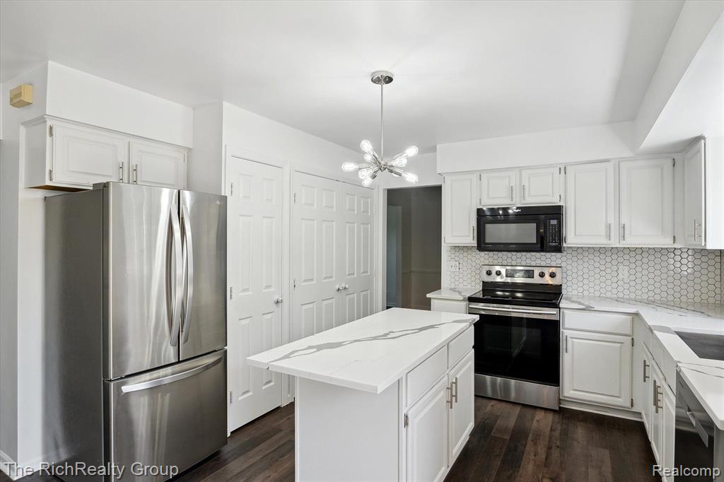 46471 Doubletree Road, Canton, MI 48187 — Photo 14