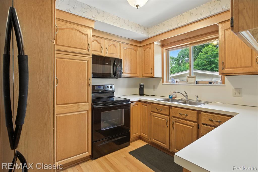 415 Booth Road, Troy, MI 48085 — Photo 14