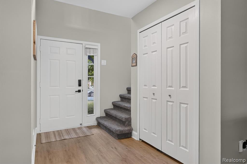 532 Winwood Circle, Walled Lake, MI 48390 — Photo 4