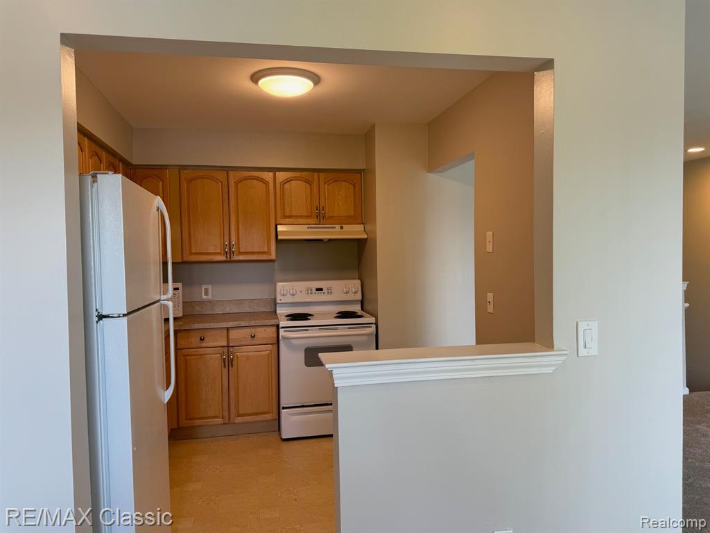 33623 PONDVIEW Circle, Livonia, MI 48152 — Photo 5