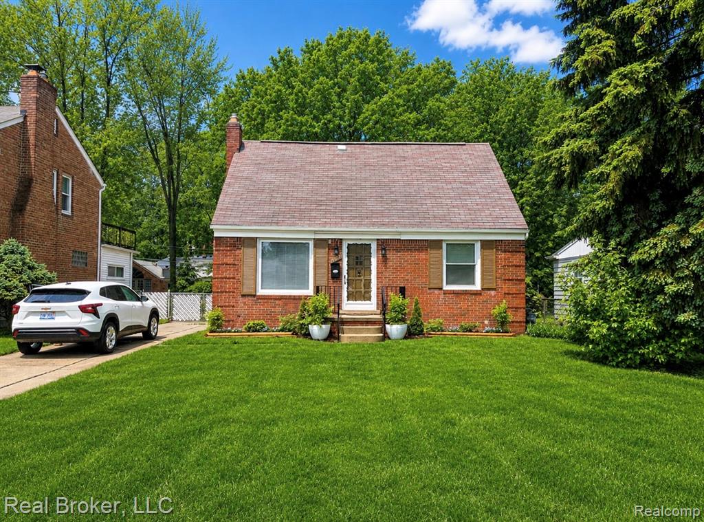 603 Vernier Road, Grosse Pointe Woods, MI 48236