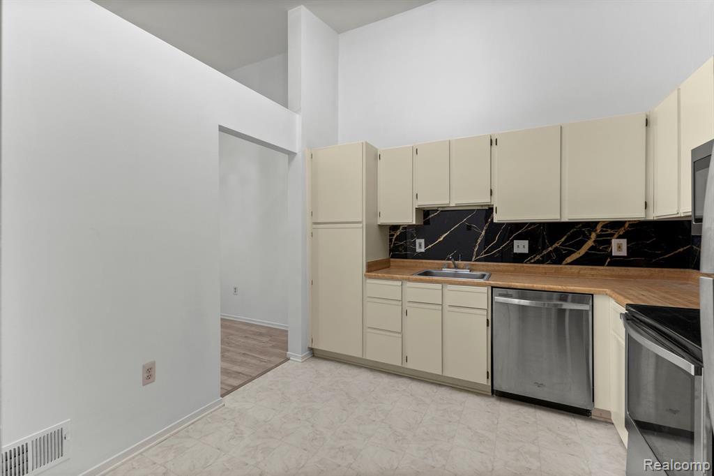 43509 W ARBOR WAY Drive, 170, Canton, MI 48188 — Photo 19