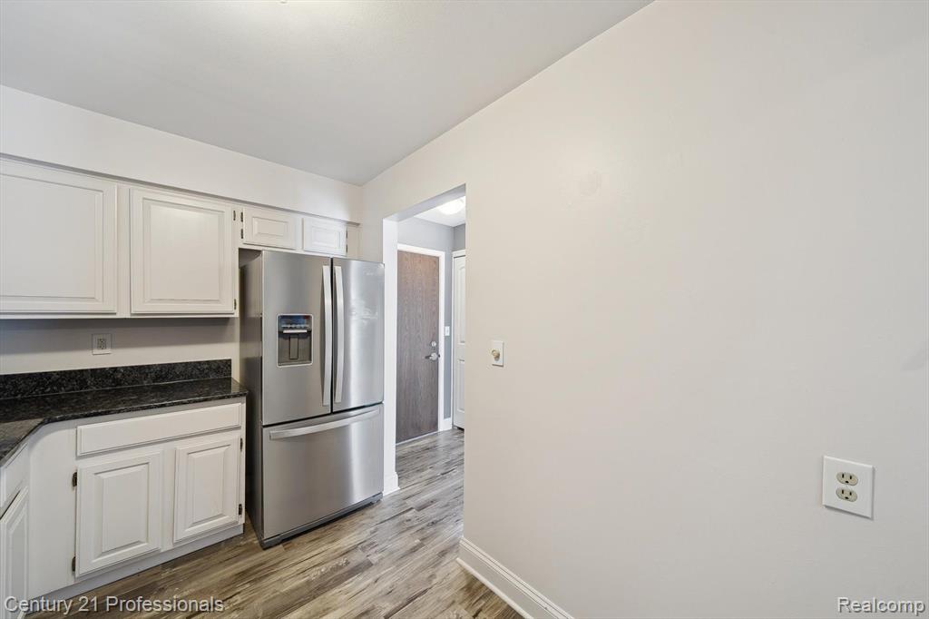 30535 W 14 MILE Road, 20, Farmington Hills, MI 48334 — Photo 12