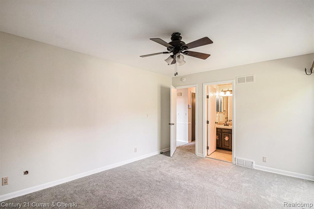 3064 Lindenwood Drive, Dearborn, MI 48120 — Photo 15