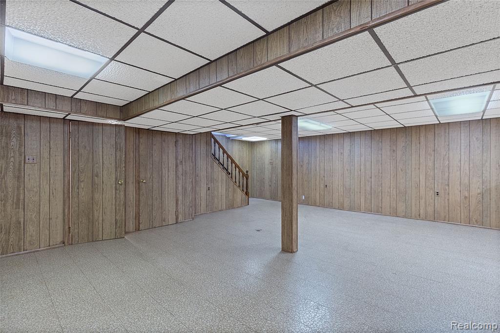 922 Canterbury Drive, Madison Heights, MI 48071 — Photo 24