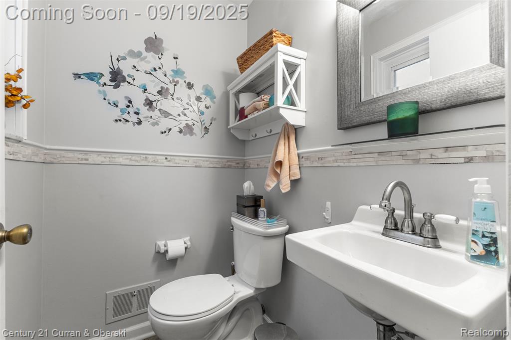 635 N Rosevere Avenue, Dearborn, MI 48128 — Photo 28