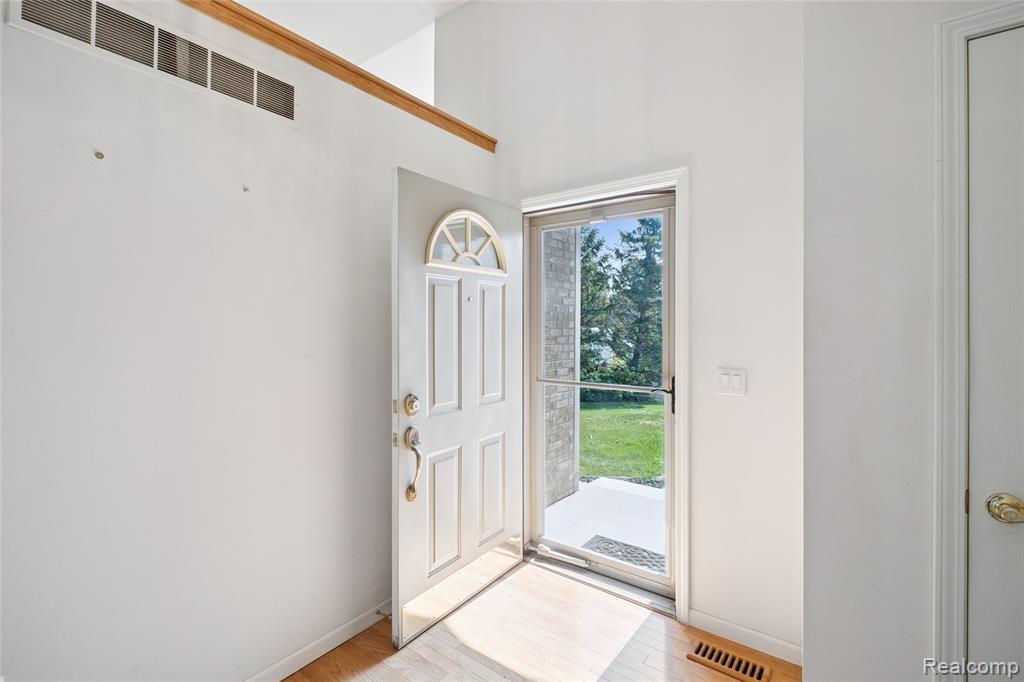 628 Olde Ivy Lane, Howell, MI 48843 — Photo 4